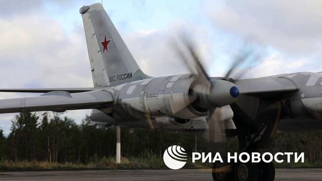 Полет над нейтральными водами Баренцева моря стратегических ракетоносцев Ту-95мс