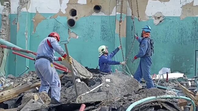 Разбор завалов на месте ЧП на заводе в Шиловском районе Рязанской области