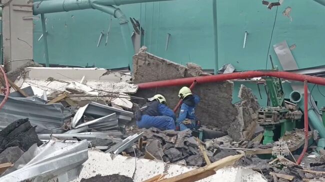 Разбор завалов на месте ЧП на заводе в Шиловском районе Рязанской области