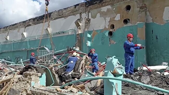 Разбор завалов на месте ЧП на заводе в Шиловском районе Рязанской области