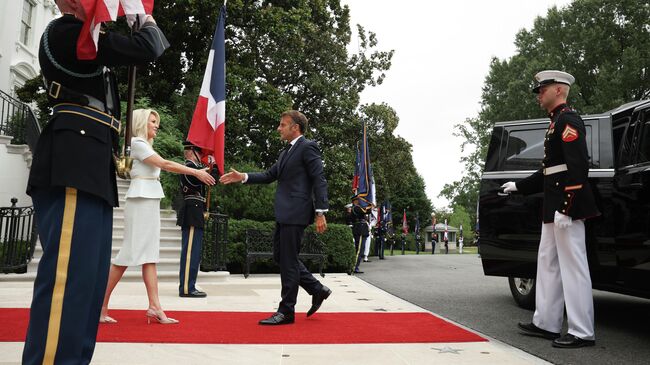 Президент Франции Эммануэль Макрон прибыл в Белый дом на встречу президента США Дональда Трампа и Владимира Зеленского. 18 августа 2025