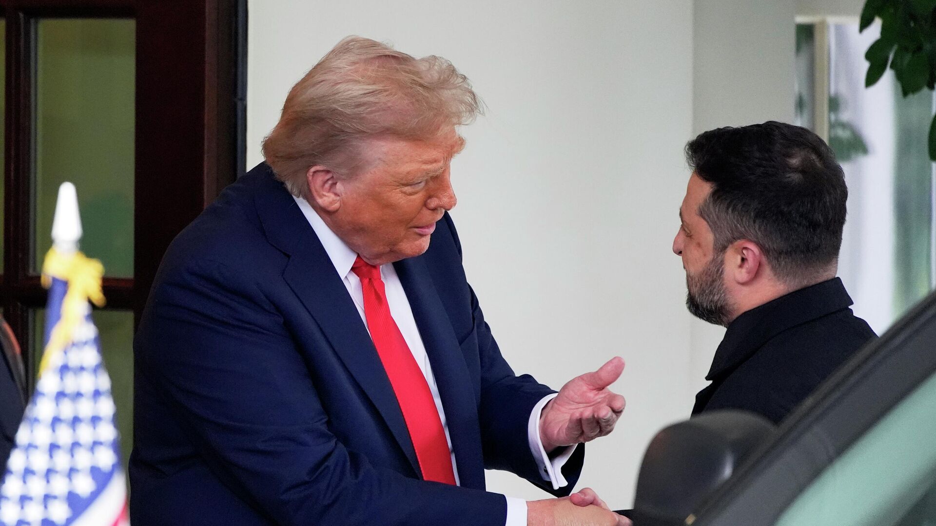 Президент США Дональд Трамп и Владимир Зеленский - РИА Новости, 1920, 09.12.2025