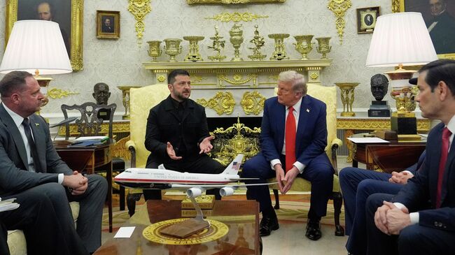 Президент США Дональд Трамп и Владимир Зеленский во время встречи в Овальном кабинете Белого дома