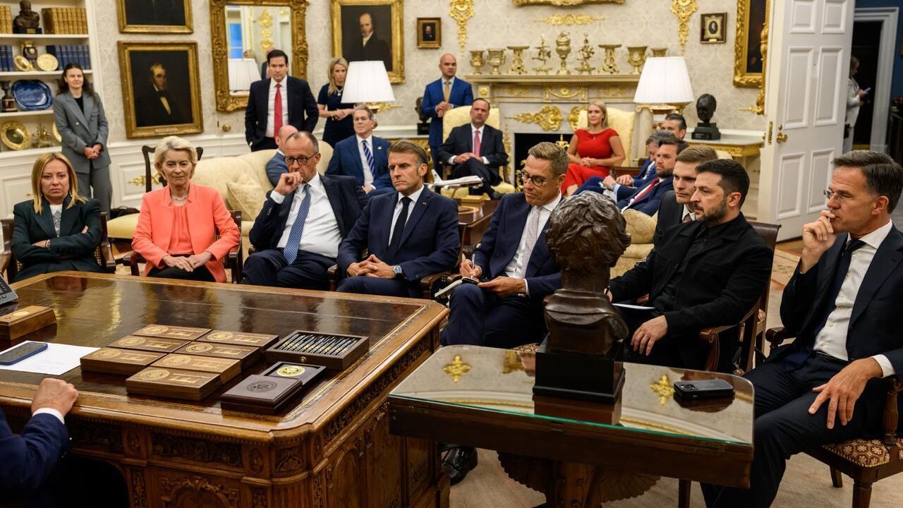 Встреча Дональда Трампа с европейскими лидерами и Владимиром Зеленским в Белом доме Встреча Дональда Трампа с европейскими лидерами и Владимиром Зеленским в Белом доме - РИА Новости, 1920, 19.08.2025