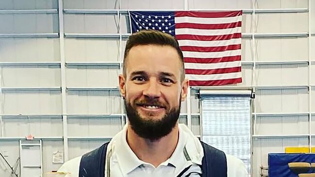 Тренер по гимнастике Адам Ричард Джейкобс