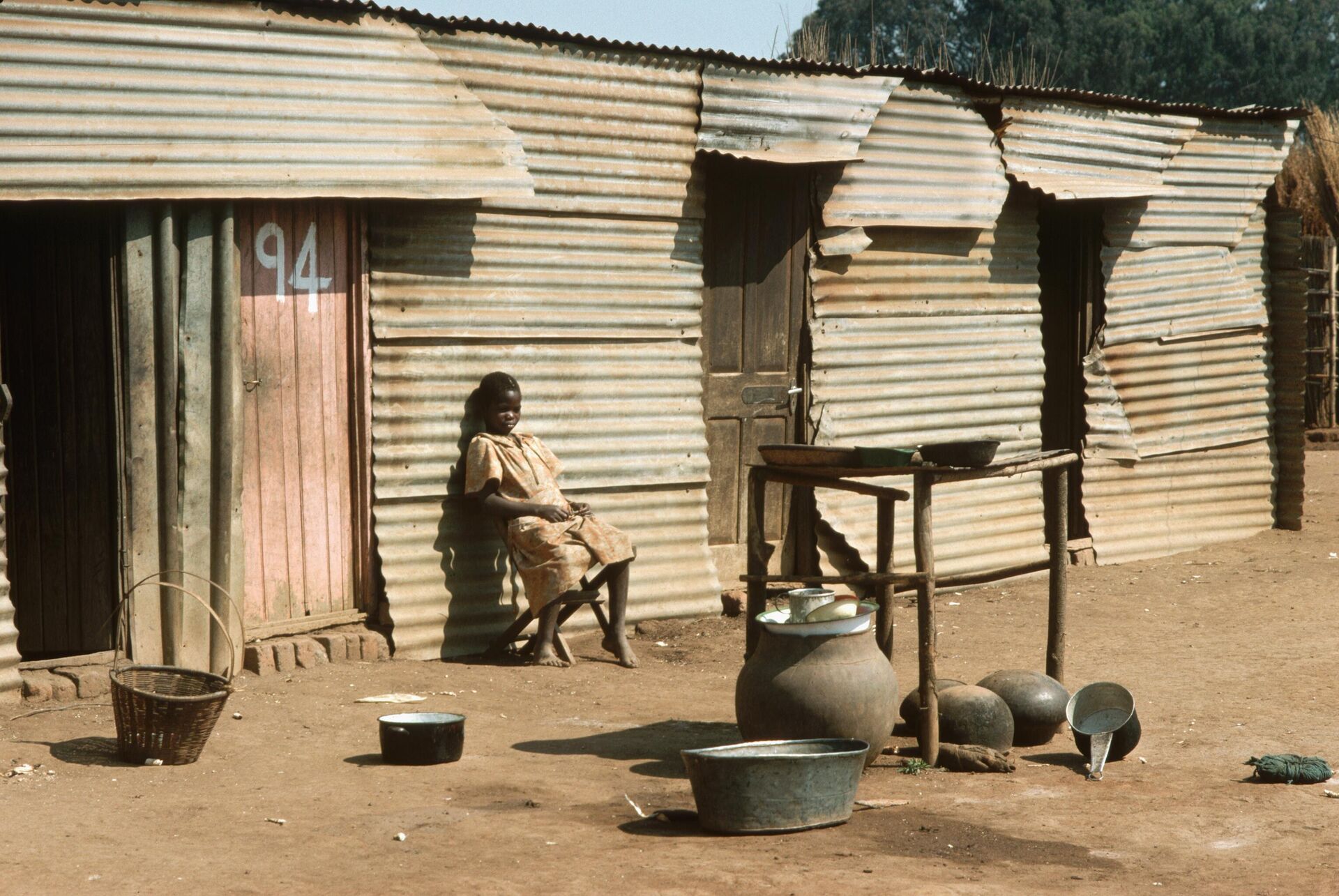Лагерь беженцев во время гражданской войны в Мозамбике Лагерь беженцев во время гражданской войны в Мозамбике - РИА Новости, 1920, 19.08.2025