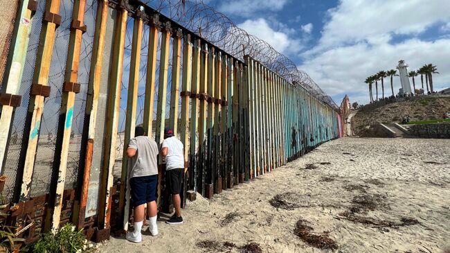 Пограничная стена с США в мексиканской Тихуане