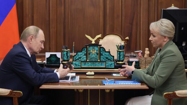 Президент Владимир Путин встретился с врио губернатора Еврейской автономной области М. Костюк