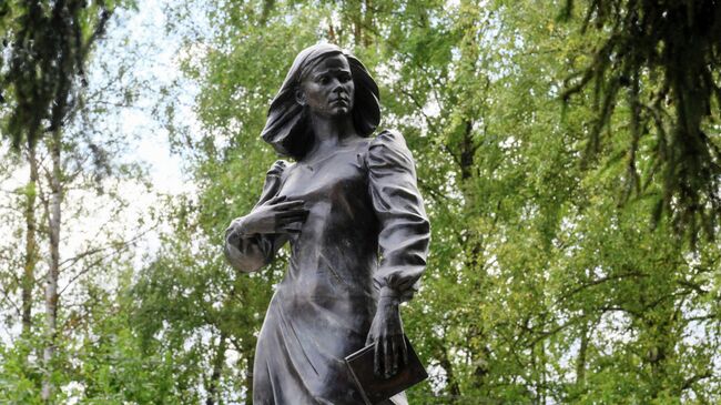 Открытие памятника журналистке и политологу Дарье Дугиной