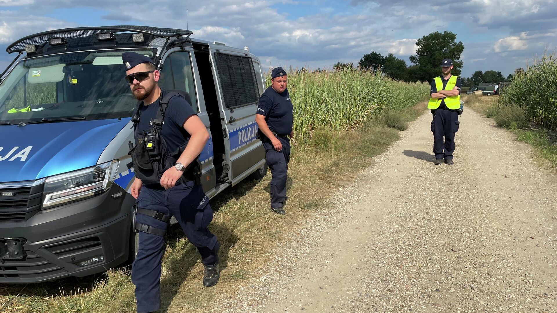 Полиция Польши охраняет территорию кукурузного поля, где разбился неопознанный летающий объект  - РИА Новости, 1920, 20.08.2025