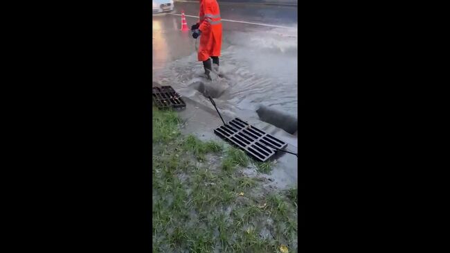 Дежурство бригад Мосводостока на улицах Москвы на фоне непогоды в среду