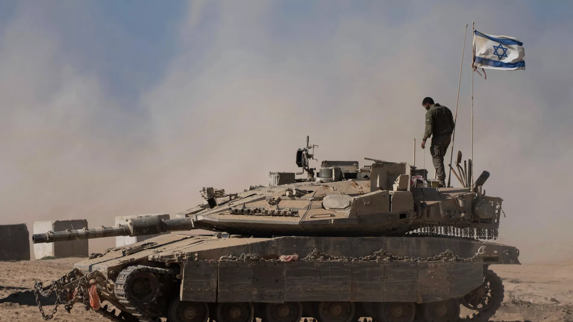 Un soldat israélien près de la frontière israélienne avec la bande de Gaza - RIA Novosti, 1920, 09/08/2025