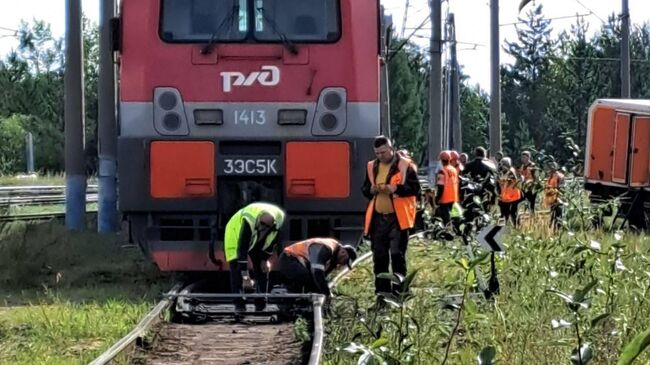 Место схода локомотива с рельсов на станции Таксимо в Бурятии