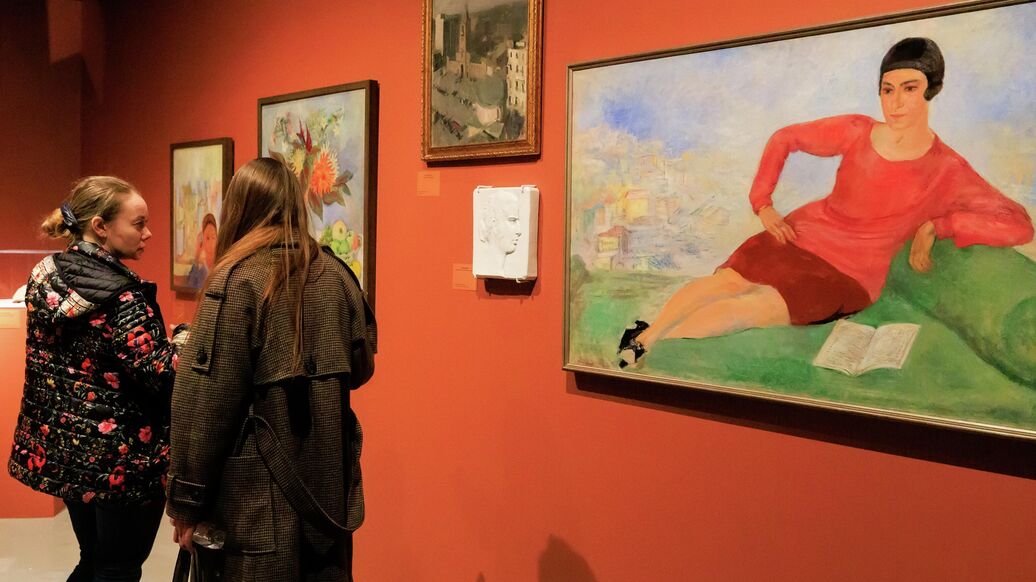 От красной косынки до модного подиума: как выглядели москвички разных лет