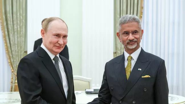 Президент РФ Владимир Путин и министр иностранных дел Индии Субраманьям Джайшанкар во время встречи