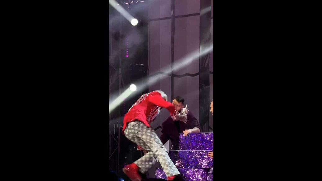 Киркоров упал во время выступления на "Новой волне"