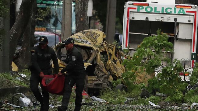 Полиция на месте взрыва бомбы в Кали, Колумбия