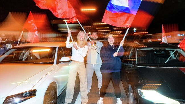 Автопробег в честь Дня флага России на Садовом кольце