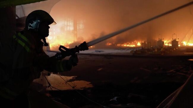 Пожар на заводе в Мукачево на западе Украины