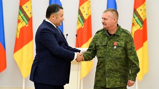 Руденя в День госфлага России вручил награды жителям Верхневолжья