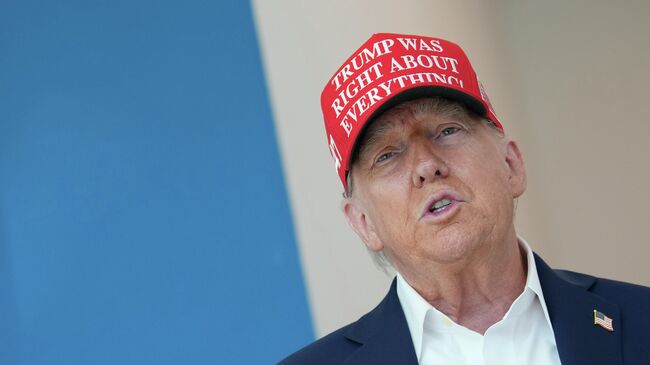 Президент США Дональд Трамп отвечает на вопросы журналистов в Вашингтоне. 22 августа 2025