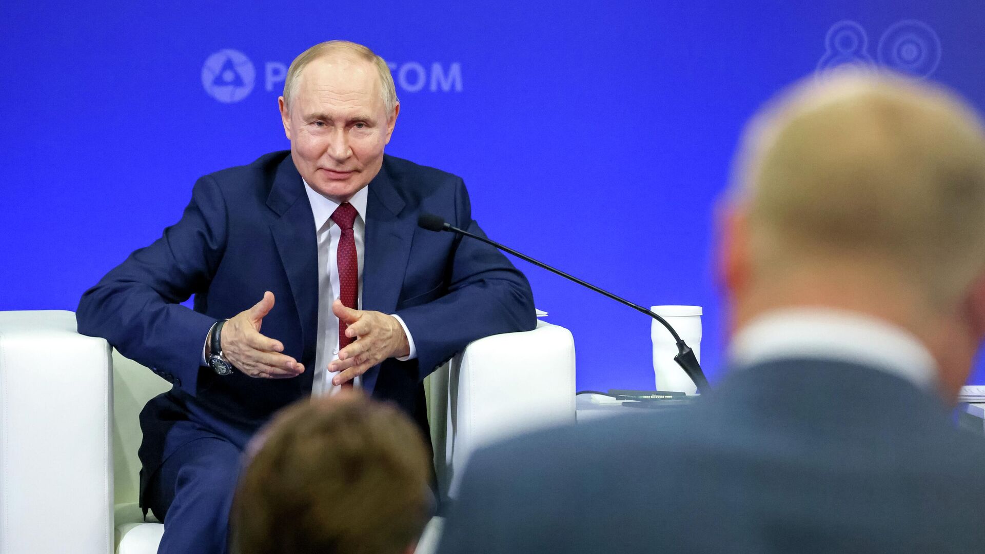 Президент РФ Владимир Путин во время встречи с сотрудниками предприятий атомной отрасли в Российском федеральном ядерном центре - Всероссийском научно-исследовательском институте экспериментальной физики в Сарове. 22 августа 2025 Президент РФ Владимир Путин во время встречи с сотрудниками предприятий атомной отрасли в Российском федеральном ядерном центре - Всероссийском научно-исследовательском институте экспериментальной физики в Сарове. 22 августа 2025 - РИА Новости, 1920, 22.08.2025