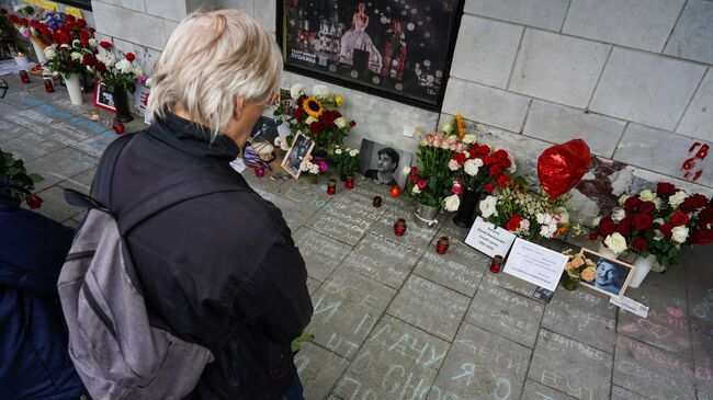 Гражданская панихида по театральному режиссеру Юрию Бутусову в московском драматическом театре имени Пушкина. 22 августа 2025