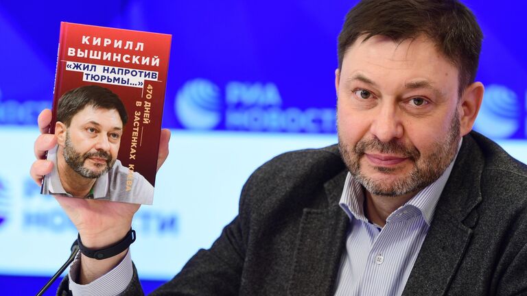 Руководитель портала РИА Новости Украина Кирилл Вышинский выступает на заседании Совета Федерации РФ