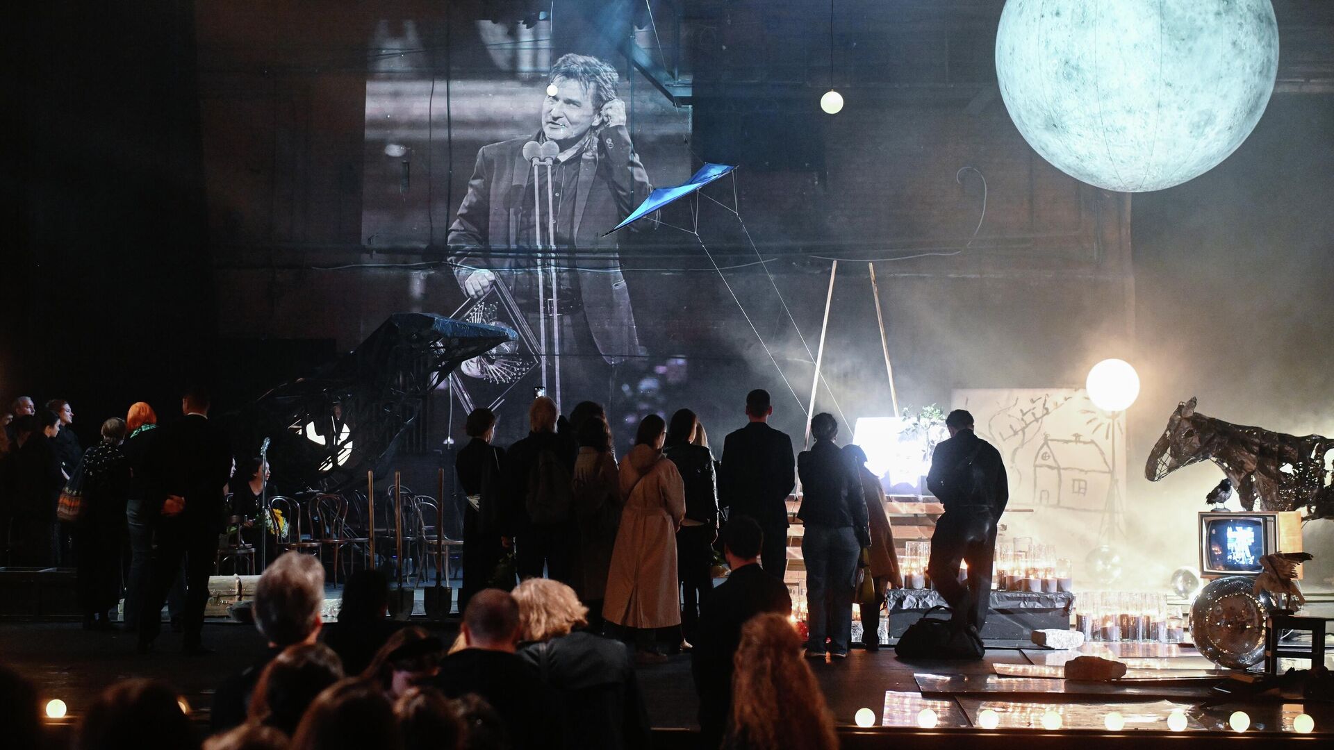 Прощание с режиссером Юрием Бутусовым в Московском драматическом театре имени А. С. Пушкина. 23 августа 2025 - РИА Новости, 1920, 23.08.2025