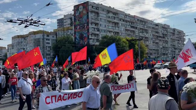 Многотысячный марш в Кишиневе в честь освобождения Молдавии от фашистских захватчиков