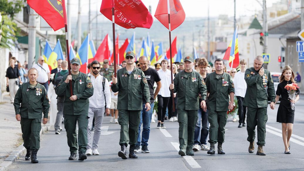В Кишиневе прошел марш в честь 81-й годовщины освобождения Молдавии
