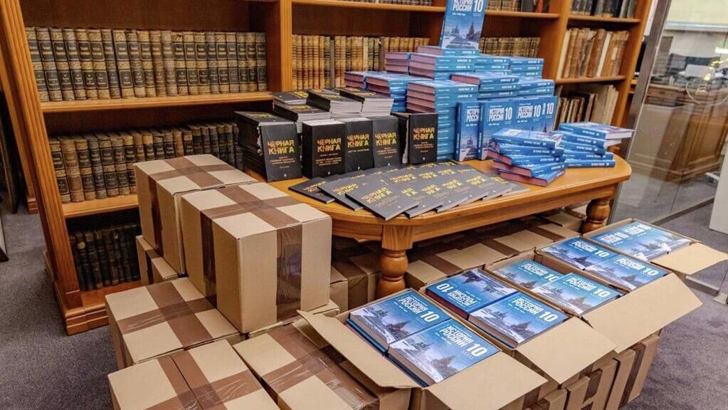 РВИО передало учебники по истории украинским военнопленным - РИА Новости, 1920, 24.08.2025