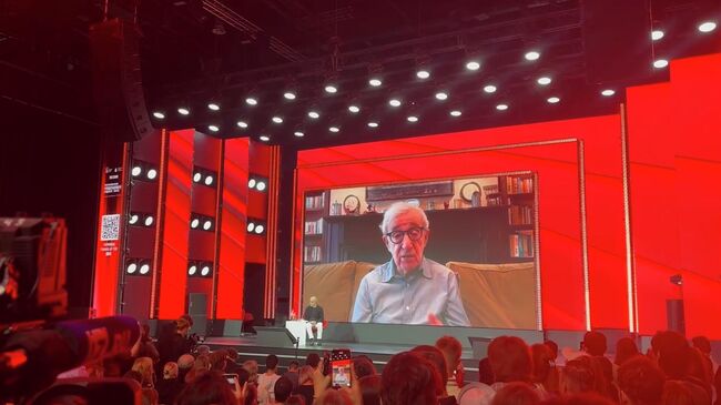 Онлайн-встреча с режиссером Вуди Алленом в открытом зале пространства Москино Онлайн-встреча с режиссером Вуди Алленом в открытом зале пространства Москино