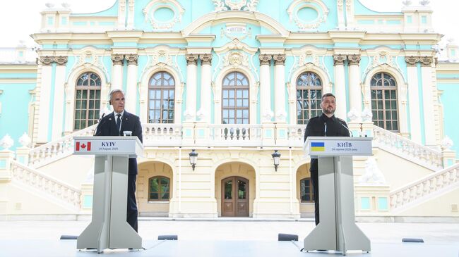 Канадский премьер Марка Карни и Владимир Зеленский во время совместной пресс-конференции в Киеве