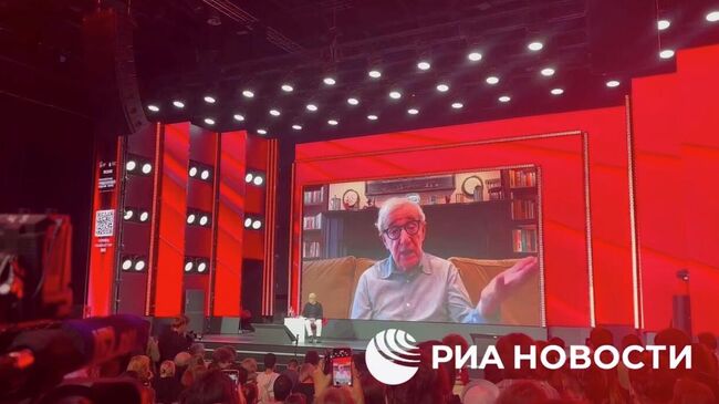 Американский кинорежиссер Вуди Аллен выступает по видеосвязи на Московской международной неделе кино Американский кинорежиссер Вуди Аллен выступает по видеосвязи на Московской международной неделе кино