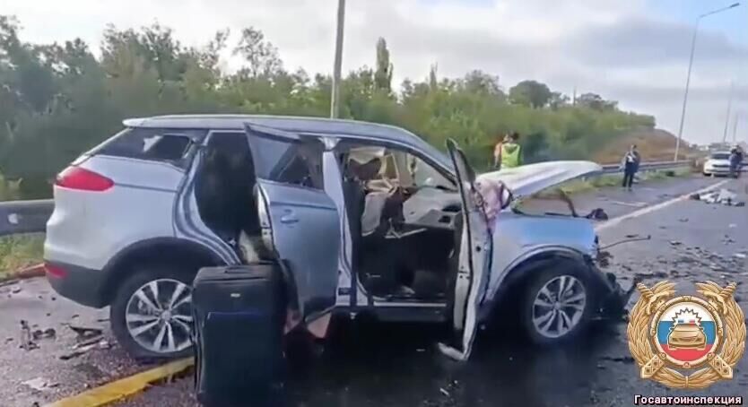 Последствия столкновения трех автомобилей на трассе в Миллеровском районе Ростовской области Последствия столкновения трех автомобилей на трассе в Миллеровском районе Ростовской области - РИА Новости, 1920, 25.08.2025