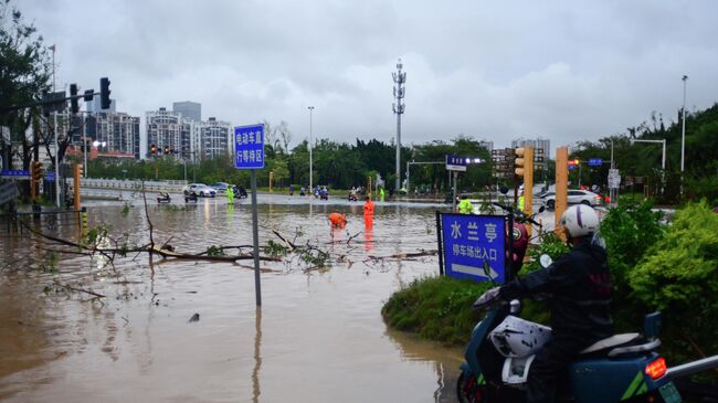 Последствия тайфуна на китайском южном острове Хайнань