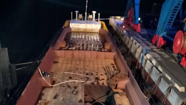 Последствия возгорания на танкере на Чукотке