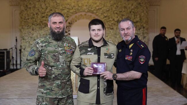 Секретарь совета безопасности Чечни Адам Кадыров награжден медалью Защитник Чеченской республики