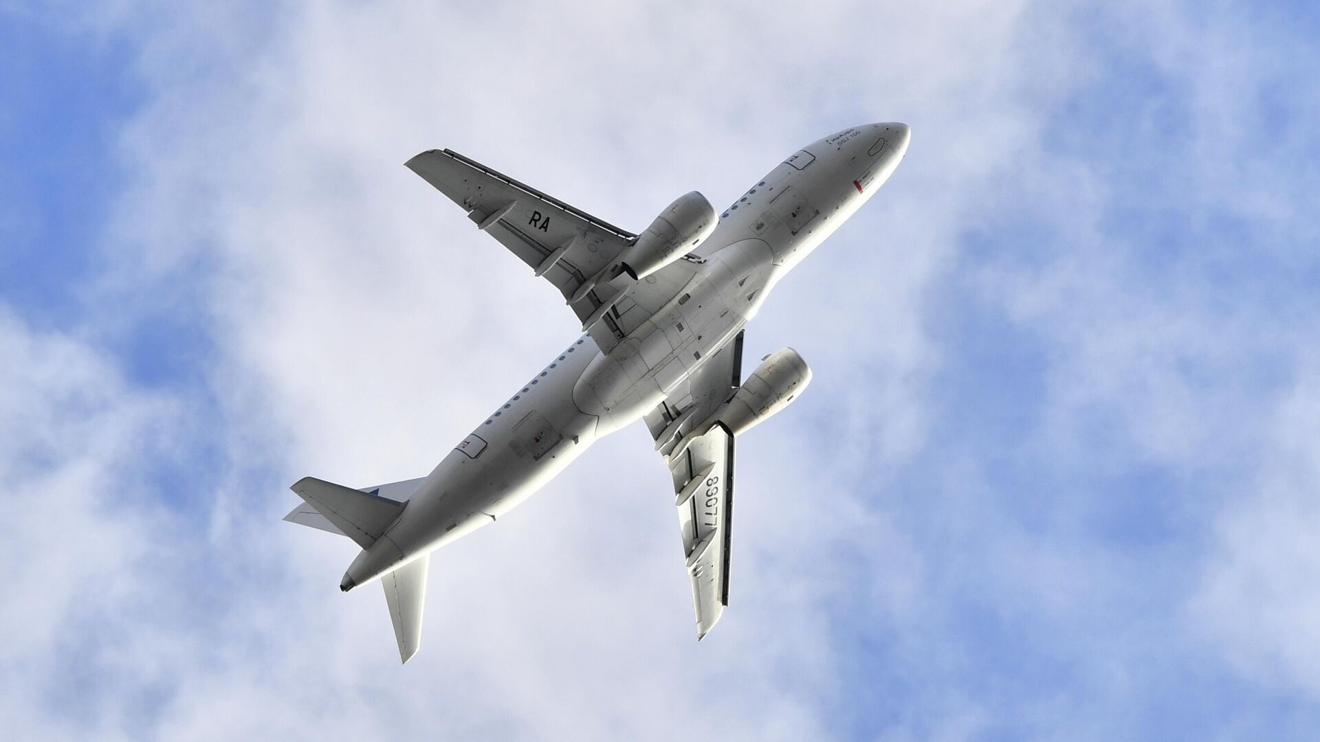 Сухой SuperJet 100-95 - РИА Новости, 1920, 11.12.2025