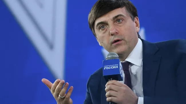 Министр просвещения РФ Сергей Кравцов принимает участие в XII Общероссийском родительском собрании в Москве