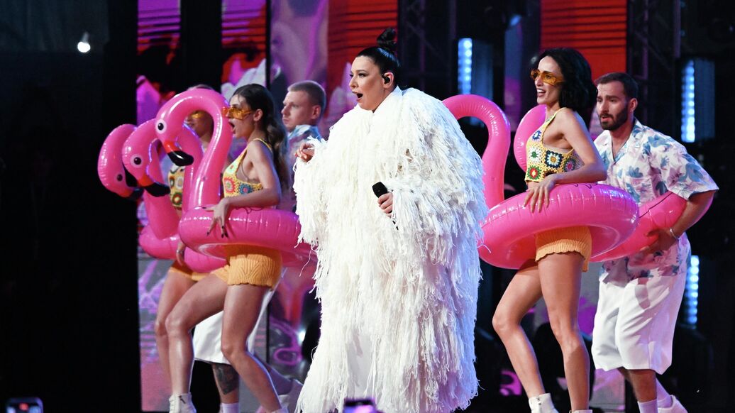 Яркие шоу звезд и молодые таланты: как прошел конкурс "Новая волна"