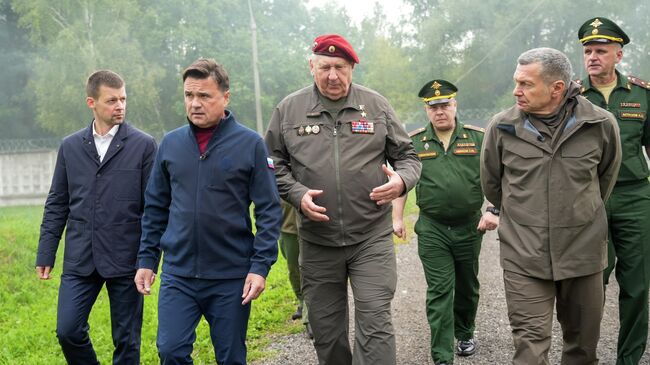 Губернатор Подмосковья Андрей Воробьев и телеведущий Владимир Соловьев в центре спецподготовки Витязь в Балашихе Губернатор Подмосковья Андрей Воробьев и телеведущий Владимир Соловьев в центре спецподготовки Витязь в Балашихе