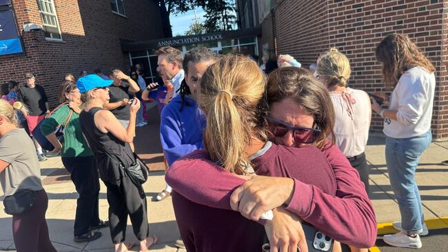 Родители ждут новостей о статусе своих детей после стрельбы в Благовещенской церкви в Миннеаполисе