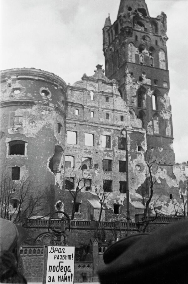 Великая Отечественная война 1941-1945 гг. Кенигсбергская наступательная операция. Руины Кенигсбергского замка. Великая Отечественная война 1941-1945 гг. Кенигсбергская наступательная операция. Руины Кенигсбергского замка.