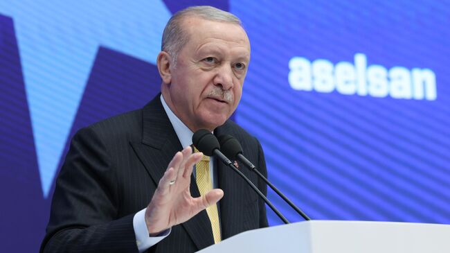 Президент Турции Реджеп Тайип Эрдоган на церемонии поставки многоуровневой системы ПВО Турции 