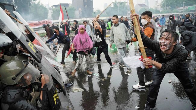 Массовые протесты в Джакарте