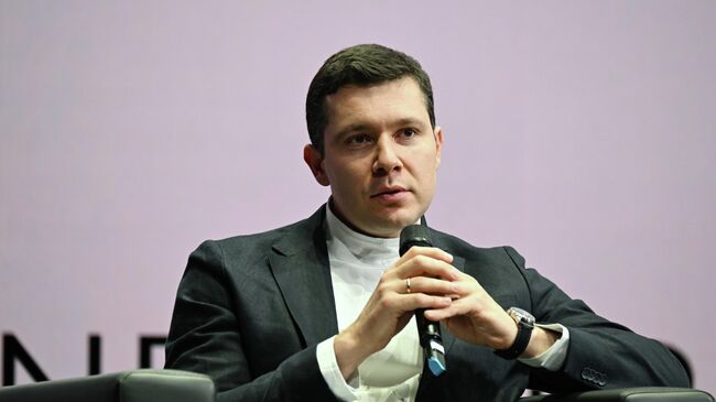 Антон Алиханов