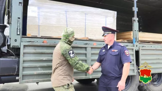 Передача гуманитарного груза от брянской полиции бойцам спецоперации