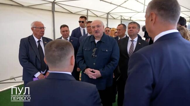 Лукашенко об именных сувенирных мешках с белорусской картошкой Лукашенко об именных сувенирных мешках с белорусской картошкой